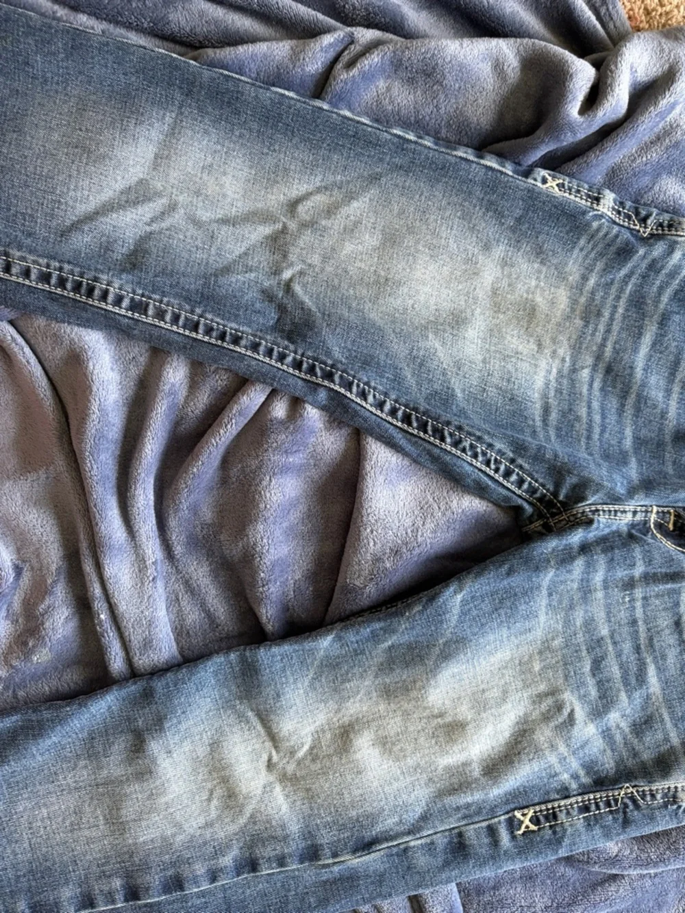 Ariat men’s  Faded Blue Boot Cut Jeans - Picture 2 of 5